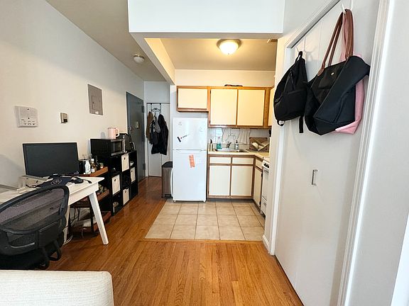 5th image of 150 Orchard St APT 5B