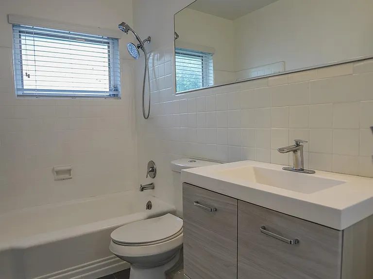 433 NE 82nd St #11 — Photo 18
