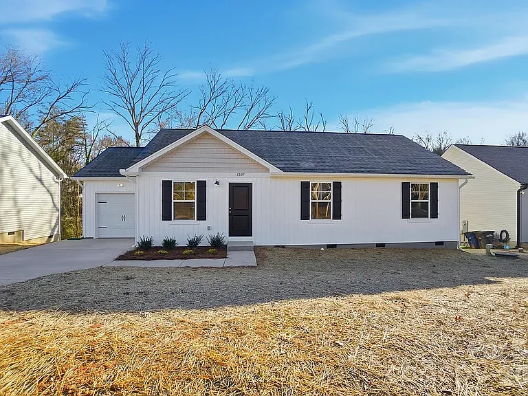1013 Suncrest Ave — Photo 1