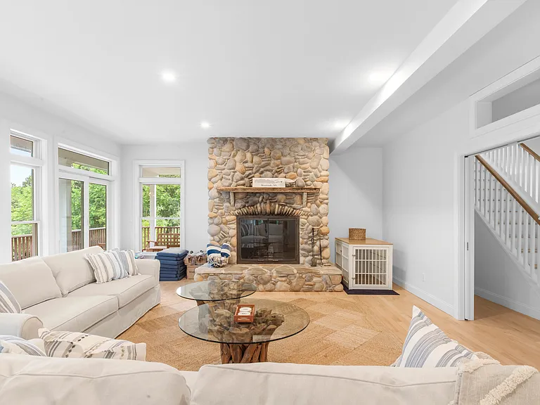 4 Bayberry Rd — Photo 4