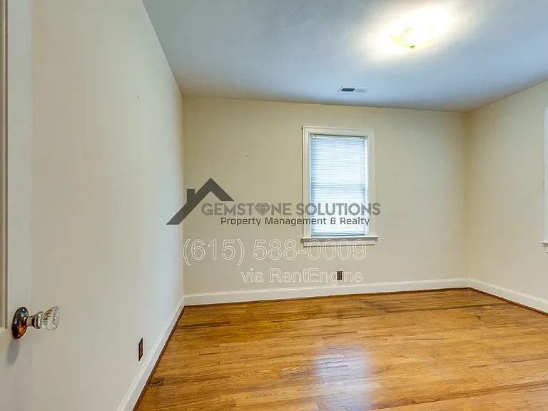 715 Hillsboro Rd — Photo 32