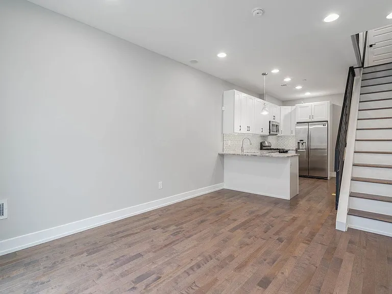 1836 Ingersoll St — Photo 8