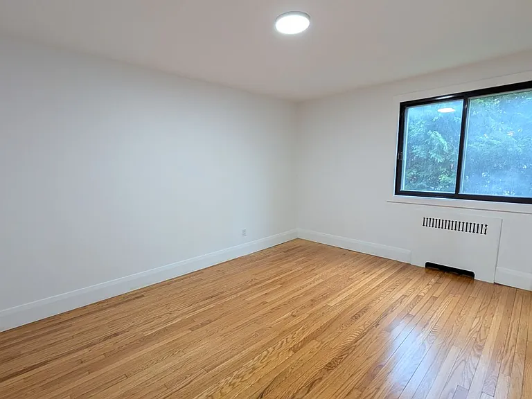 324 Laurier Ave E #MAIN — Photo 18