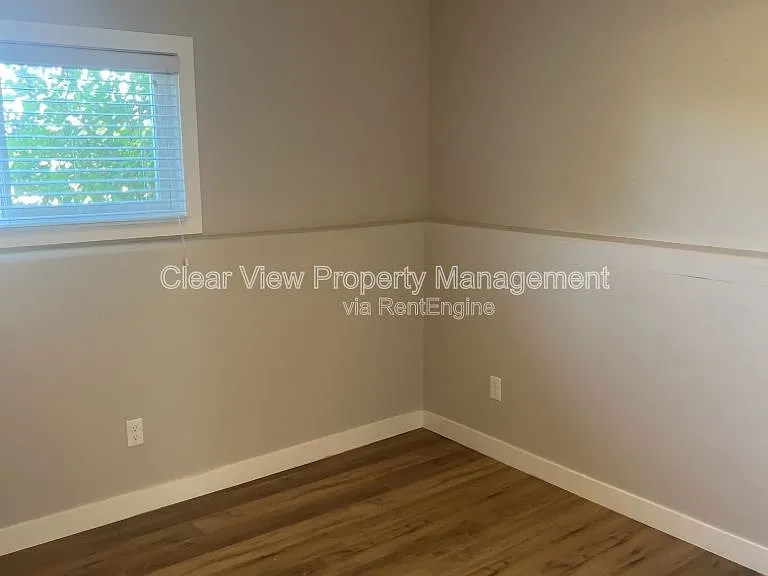94 Sunridge Blvd W #LOWER LEVEL — Photo 5