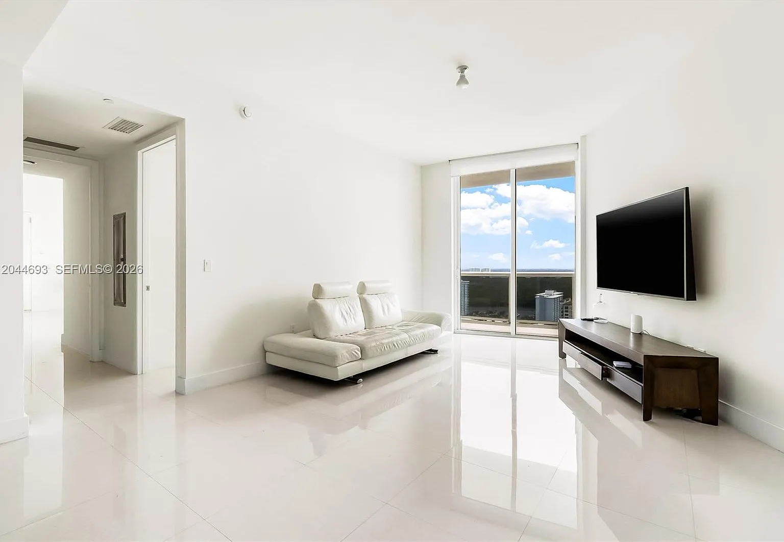 2 bed, 1435 sqft, $5,800 — Photo 4