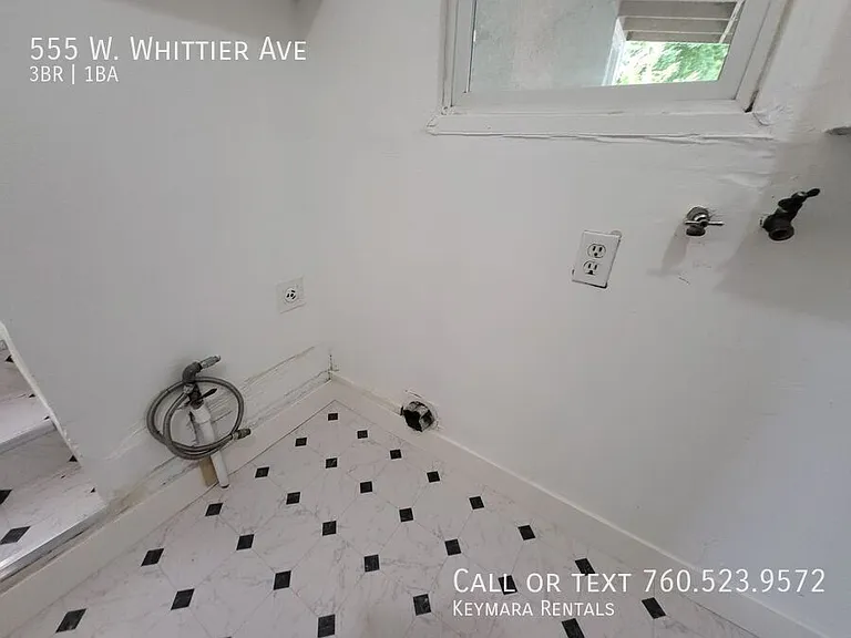 555 W Whittier Ave — Photo 20