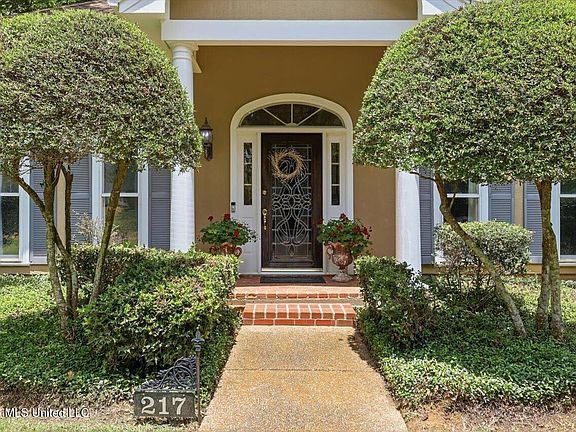 2nd image of 217 Oak Hollow Dr