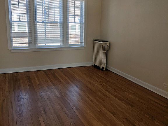 4th image of 4926 W Cuyler Ave APT 1E
