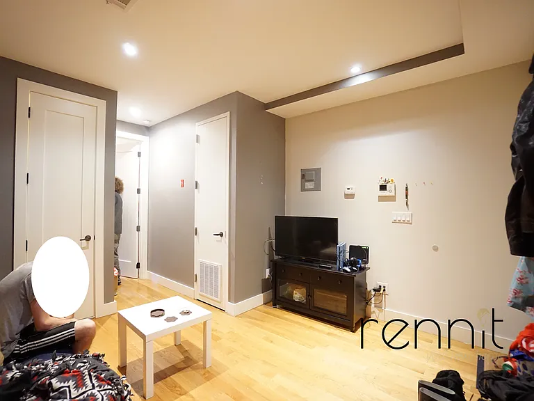 638 Wilson Ave #2L — Photo 15