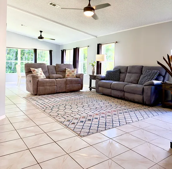 707 Robin Ln — Photo 4