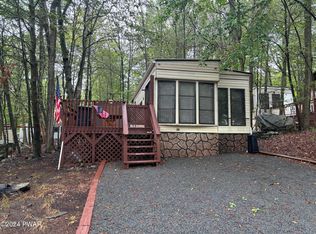 931 Coyote Ct, Gouldsboro, PA 18424