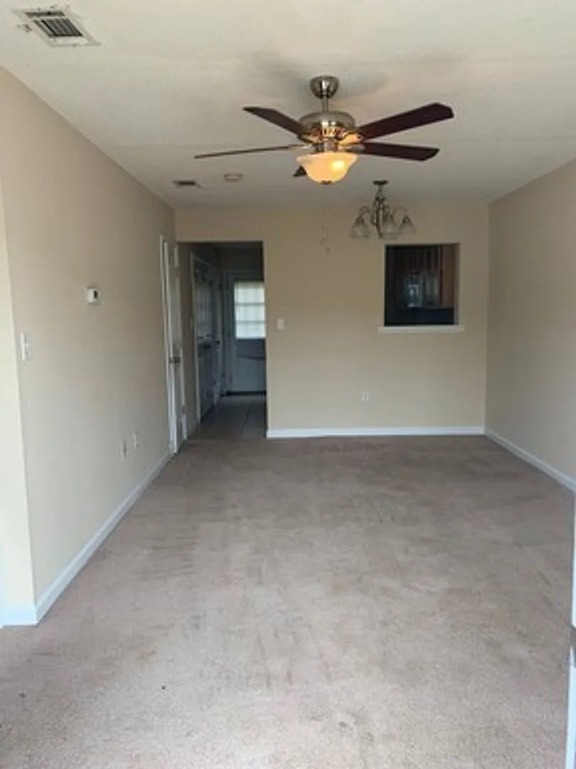 2BD/2.5B Townhouse — Photo 4