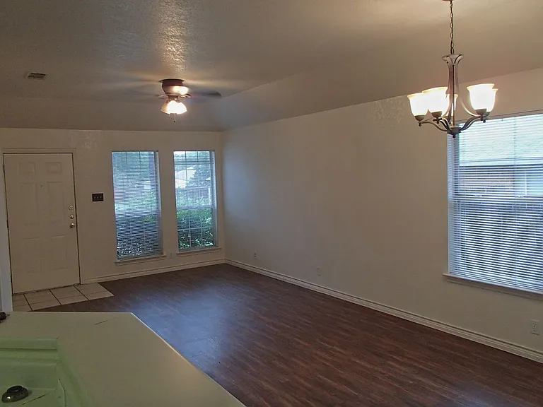304 Tamara Dr — Photo 9