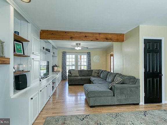 Family room/Living room Combo