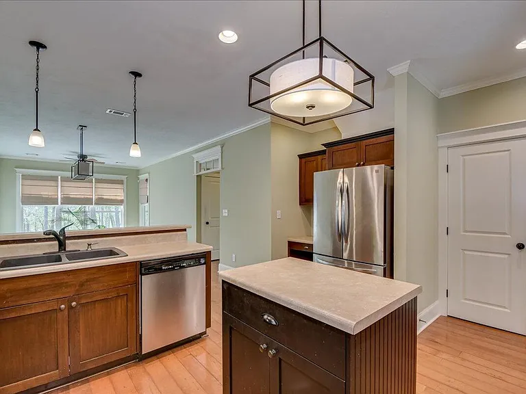 208 Havelock Dr — Photo 8