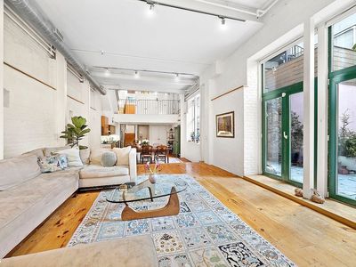 211 E 2nd St APT 1, New York, NY, 10009