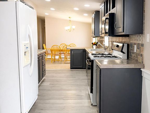 5th image of 2449 W Adirondack Ave
