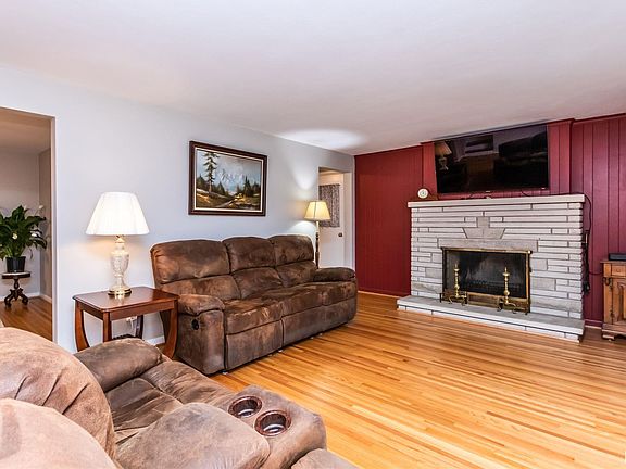 3rd image of 5019 N Mansfield Dr