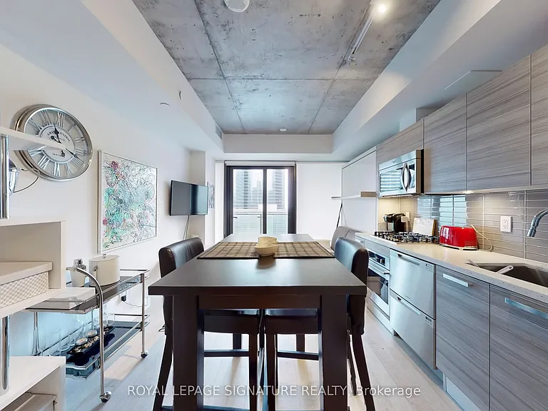 224 King St W #1406 — Photo 9