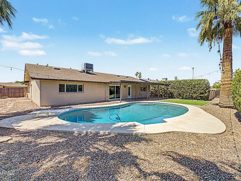 1340 E Donner Dr — Photo 27