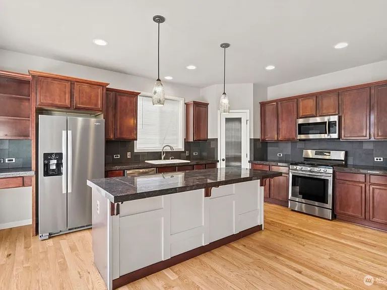 8418 153rd St E — Photo 9