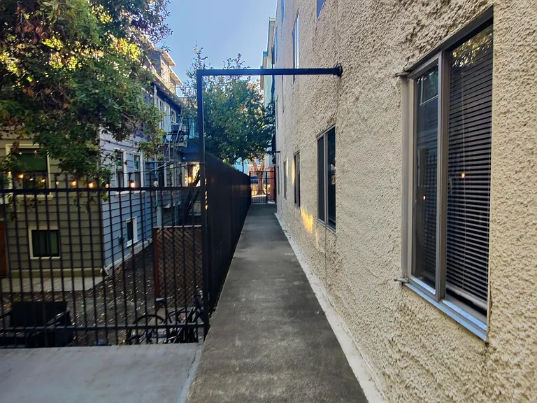 2732 Haste St — Photo 21