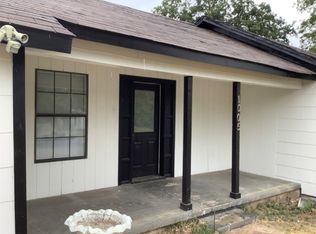 1005 Roberts St, Bowie, TX 76230