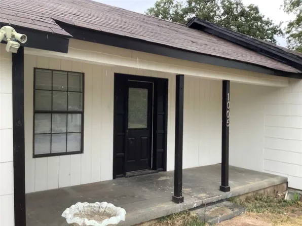1005 Roberts St, Bowie, TX 76230
