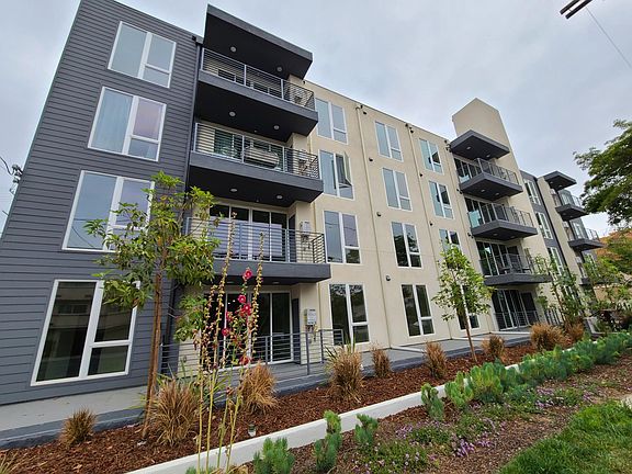2nd image of 5252 Willowcrest Ave #202