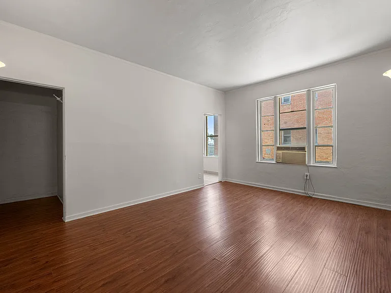 1610 N Normandie Ave — Photo 7