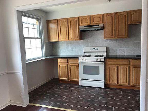 3rd image of 6920 Eastwood St