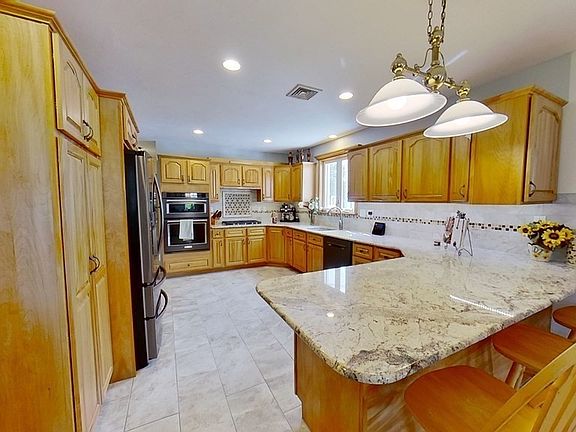 4th image of 35 Brownfield Dr