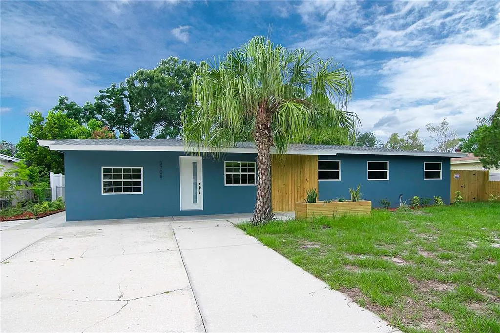 5 bed, 2.0 bath, 1416 sqft, $2,800 — Photo 2