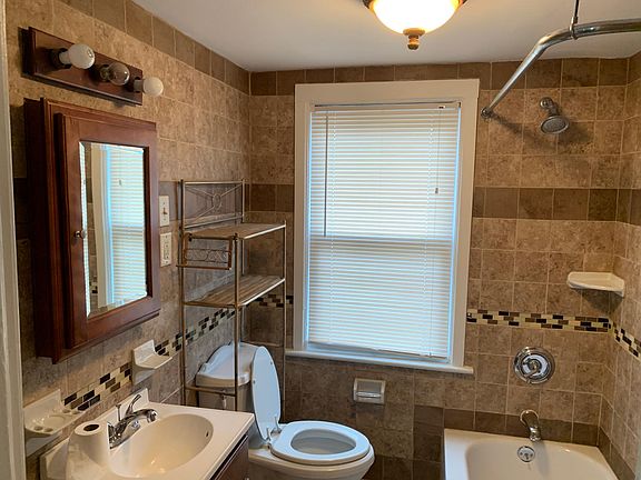 4th image of 602 1st Ave #2F