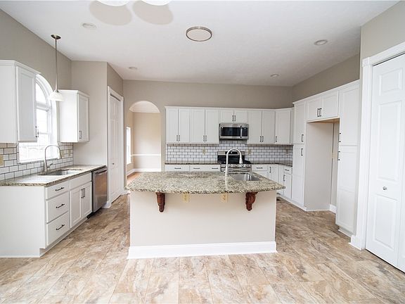 2nd image of 112 Stratford Ct