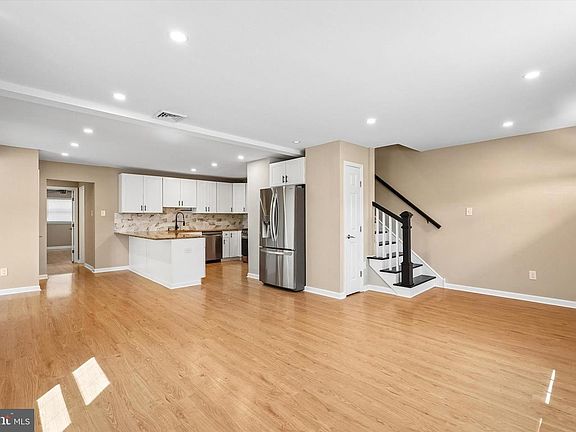 3rd image of 449 Rahns Rd