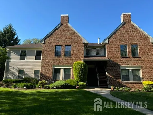 184 Wycoff Way W, East Brunswick, NJ 08816
