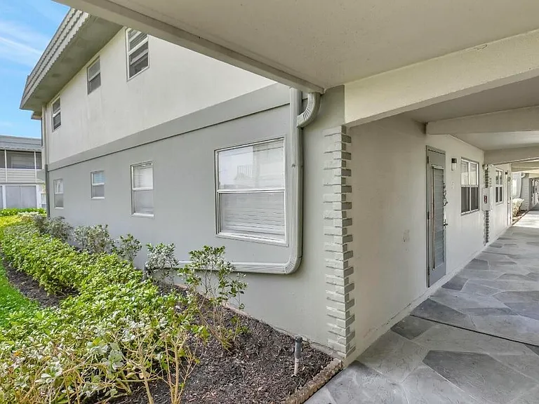 581 Monaco Park #581 — Photo 4