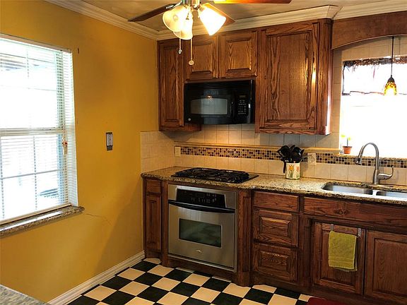5th image of 1812 Valleywood Dr