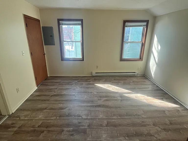 6 Farwell St #1 — Photo 2