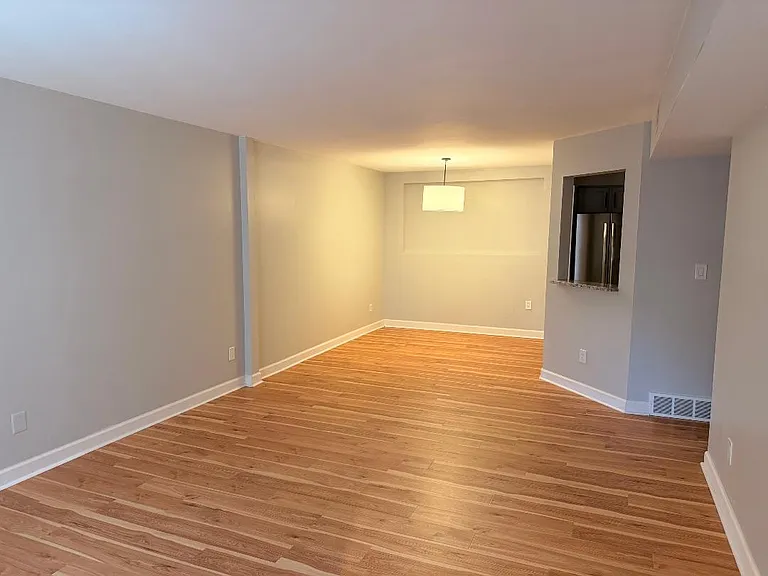 19143 Surrey Ln — Photo 6