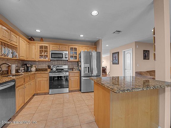 4th image of 9 Daniella Ct
