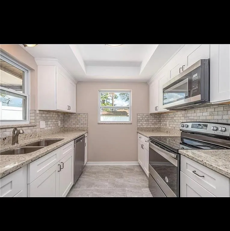 2 bed, 2.0 bath, 968 sqft, $2,400 — Photo 3