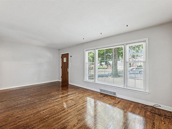 4th image of 2830 Gainsboro Ct