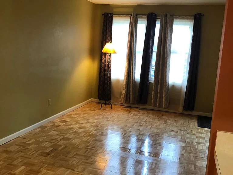 842 Belmont Dr — Photo 2