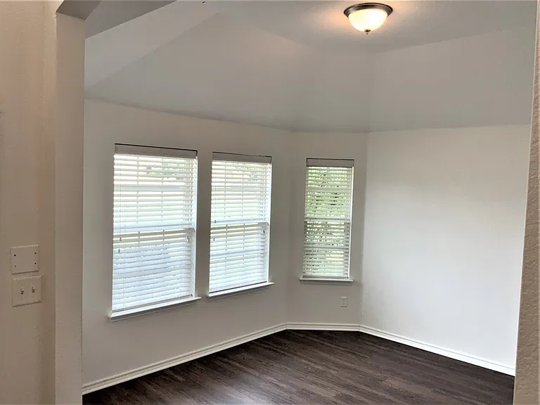 1212 Gardenia Cir — Photo 8
