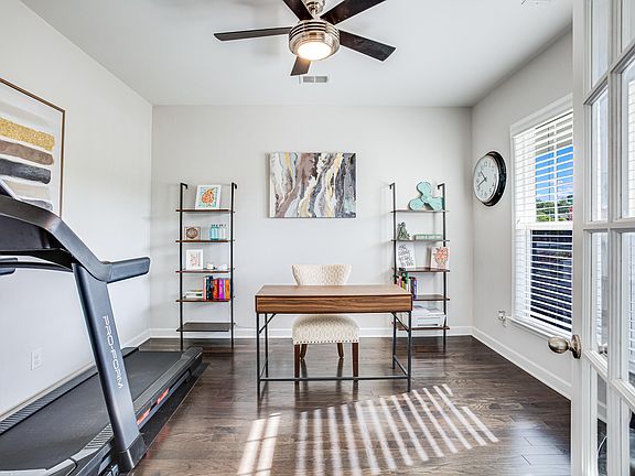5th image of 1535 Thoroughbred Blvd