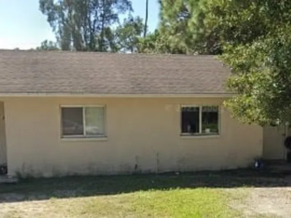 2107/2109 Eloise Cir, North Fort Myers, FL 33917