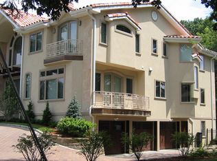 671 Summit St, Englewood Cliffs, NJ 07632