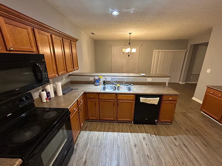 5221 Bombay Dr — Photo 7